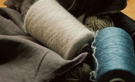  Mohair: Exploring the Luxury Fiber for High-Performance Textiles and Exquisite Garment Construction!